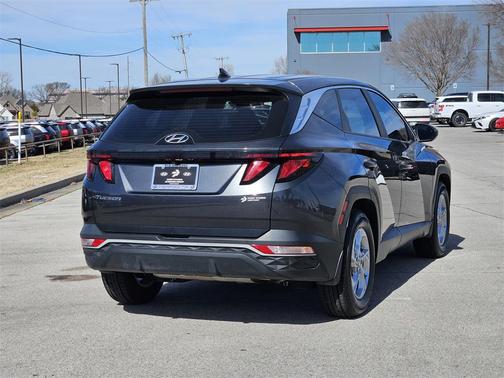 2023 Hyundai TUCSON SE