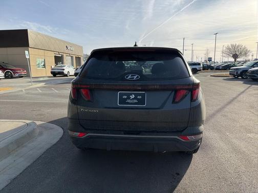 2023 Hyundai TUCSON SE