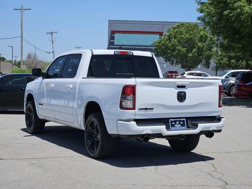 Bright White Clearcoat 2022 RAM 1500 Big Horn/Lone Star