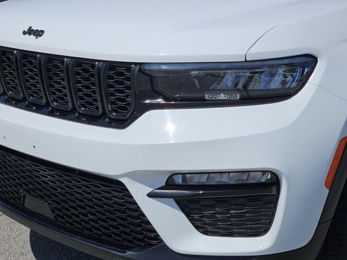 Bright White Clearcoat 2023 Jeep Grand Cherokee Limited