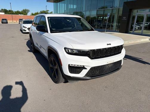 Bright White Clearcoat 2023 Jeep Grand Cherokee Limited
