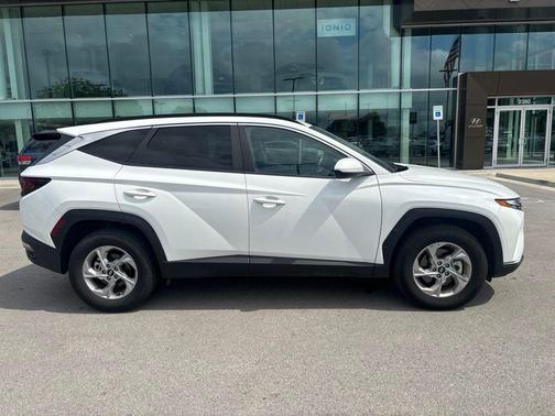White Pearl 2024 Hyundai TUCSON SEL