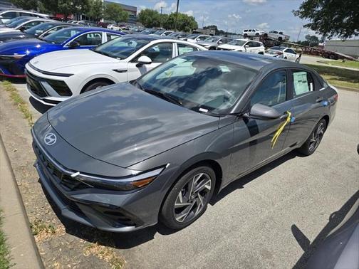 2025 Hyundai ELANTRA Limited