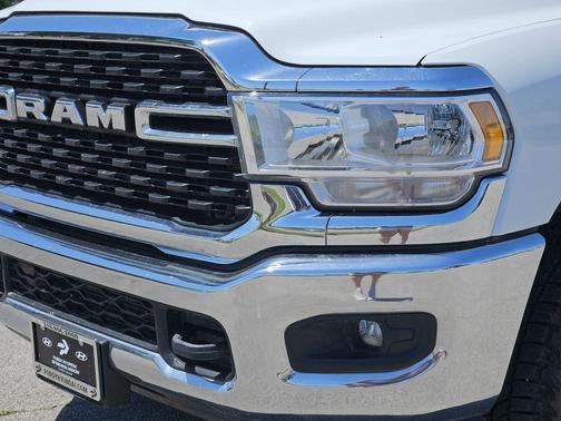 Bright White Clearcoat 2024 RAM 2500 Big Horn Crew Cab 4x4 6'4' Box