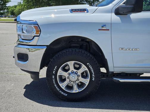 Bright White Clearcoat 2024 RAM 2500 Big Horn Crew Cab 4x4 6'4' Box