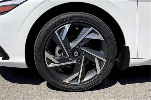 2025 Hyundai ELANTRA HEV SEL Sport