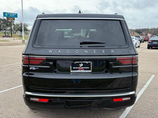 Diamond Black Crystal Pearlcoat 2025 Jeep Wagoneer Carbide 4x4