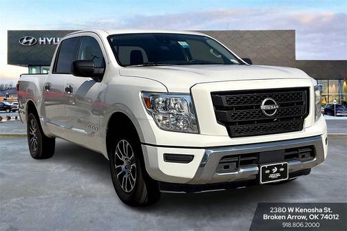 2023 Nissan Titan SV