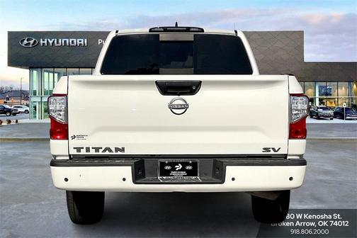 2023 Nissan Titan SV