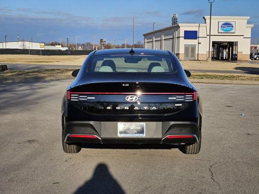 2026 Hyundai SONATA Hybrid Base