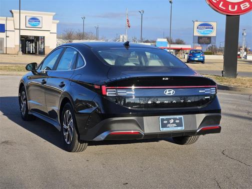 2026 Hyundai SONATA Hybrid Base