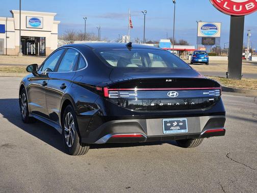 2026 Hyundai SONATA Hybrid Base