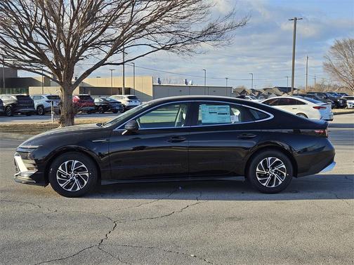 2026 Hyundai SONATA Hybrid Base