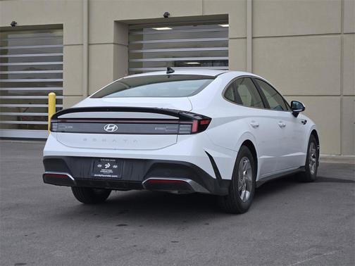 2025 Hyundai SONATA SE