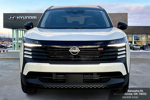 2025 Nissan Kicks SR