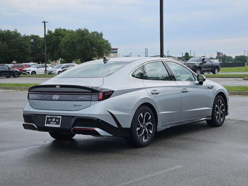 Aero Silver 2025 Hyundai SONATA SEL