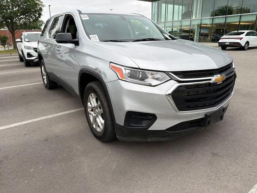 Silver Ice Metallic 2020 Chevrolet Traverse LS