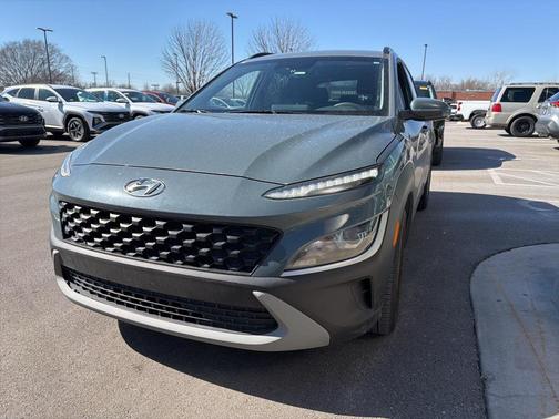 2022 Hyundai KONA SEL