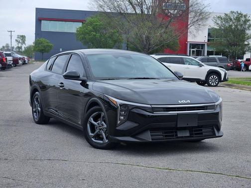 Aurora Black Pearl 2025 Kia K4 LXS