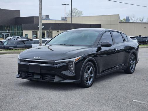 Aurora Black Pearl 2025 Kia K4 LXS