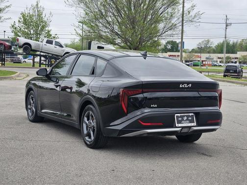 Aurora Black Pearl 2025 Kia K4 LXS