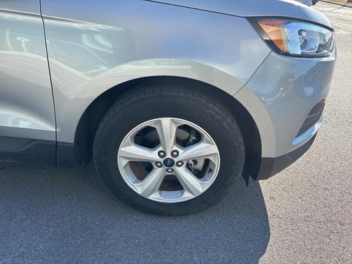 2020 Ford Edge SE