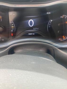Photo 5 of 5 of 2020 Jeep Grand Cherokee Altitude