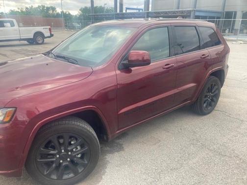 Photo 2 of 5 of 2020 Jeep Grand Cherokee Altitude