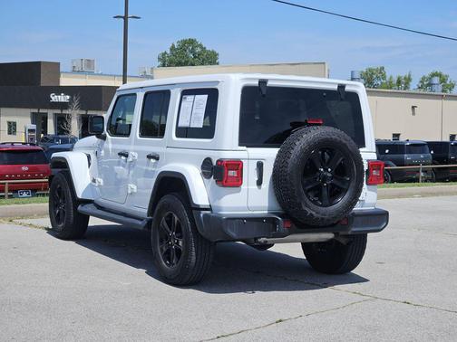Bright White Clearcoat 2022 Jeep Wrangler Unlimited Sahara