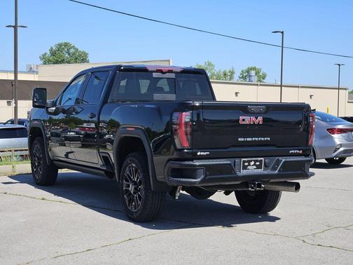 Onyx Black 2024 GMC Sierra 2500 AT4