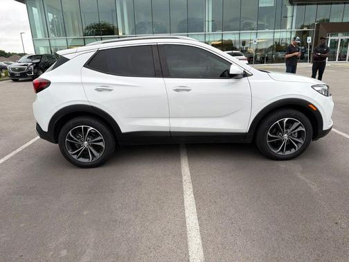 Summit White 2022 Buick Encore GX Select