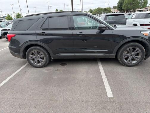 Agate Black Metallic 2022 Ford Explorer XLT