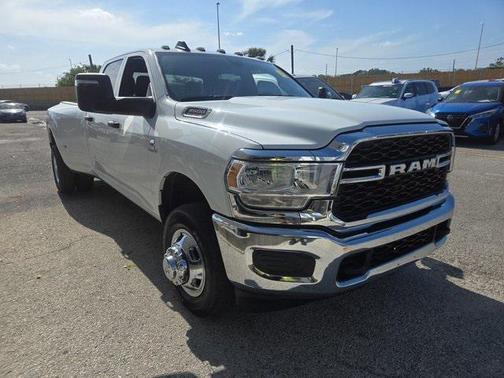 2024 RAM 3500 Tradesman Crew Cab 4x4 8' Box