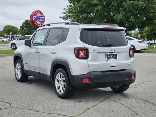 Glacier Metallic 2018 Jeep Renegade Latitude