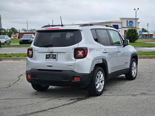 Glacier Metallic 2018 Jeep Renegade Latitude