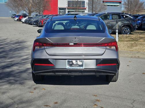 Fluid Metal 2025 Hyundai ELANTRA Limited