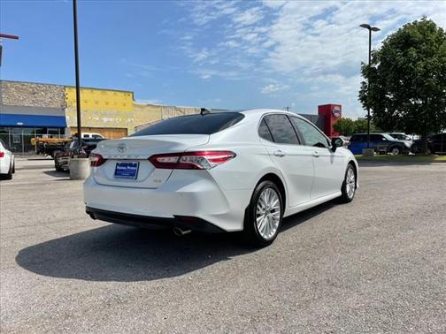 Photo 2 of 18 of 2018 Toyota Camry XSE