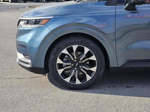 2023 Kia Carnival EX