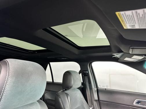 Tuxedo Black Metallic 2015 Ford Explorer XLT