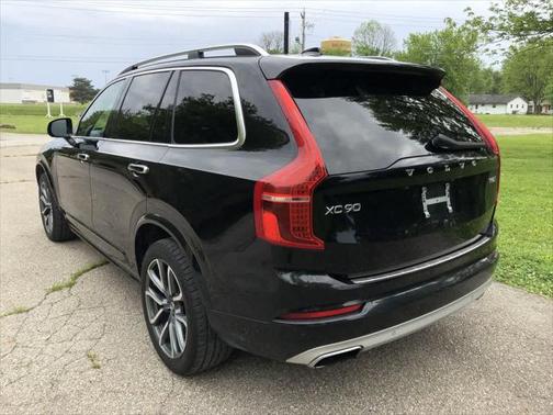 2019 Volvo XC90 T6 Momentum