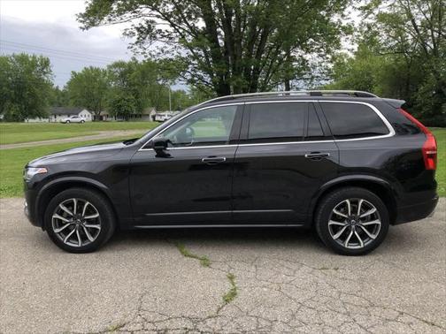2019 Volvo XC90 T6 Momentum