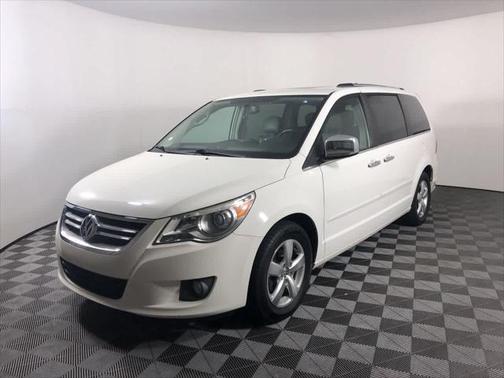 2011 Volkswagen Routan SEL Premium