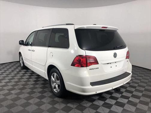2011 Volkswagen Routan SEL Premium