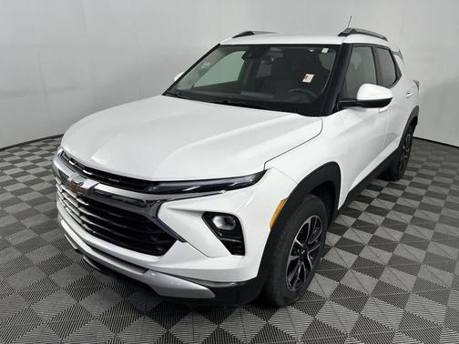 Summit White 2024 Chevrolet Trailblazer LT