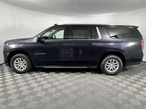 Dark Ash Metallic 2024 Chevrolet Suburban LT