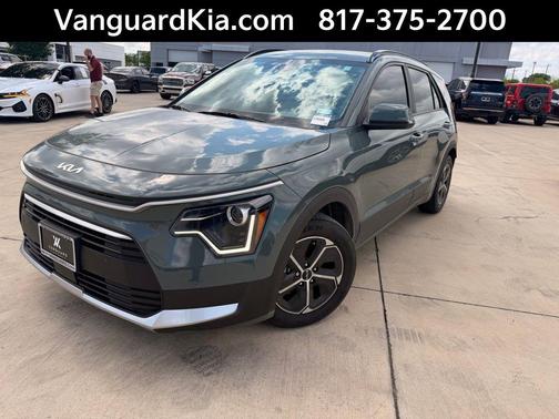 Cityscape Green 2024 Kia Niro EX