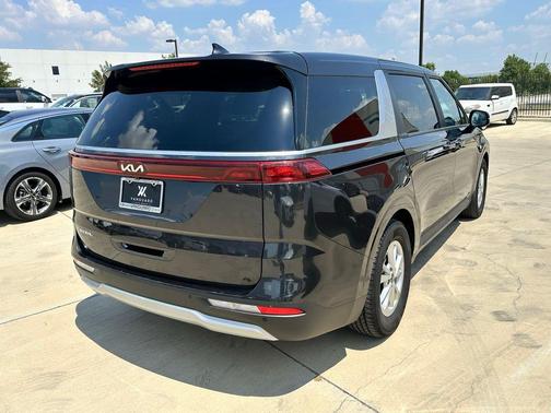 2024 Kia Carnival LX