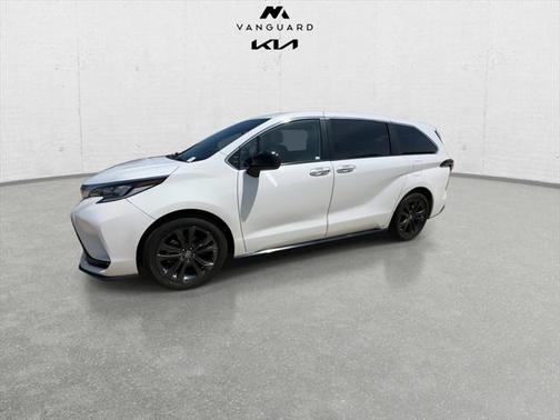 2023 Toyota Sienna XSE 7 Passenger