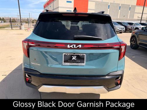 Pluton Blue/Black Roof 2026 Kia Seltos S