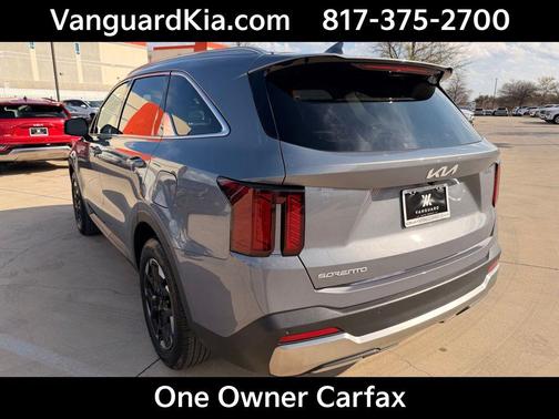 Everlasting Silver 2025 Kia Sorento S